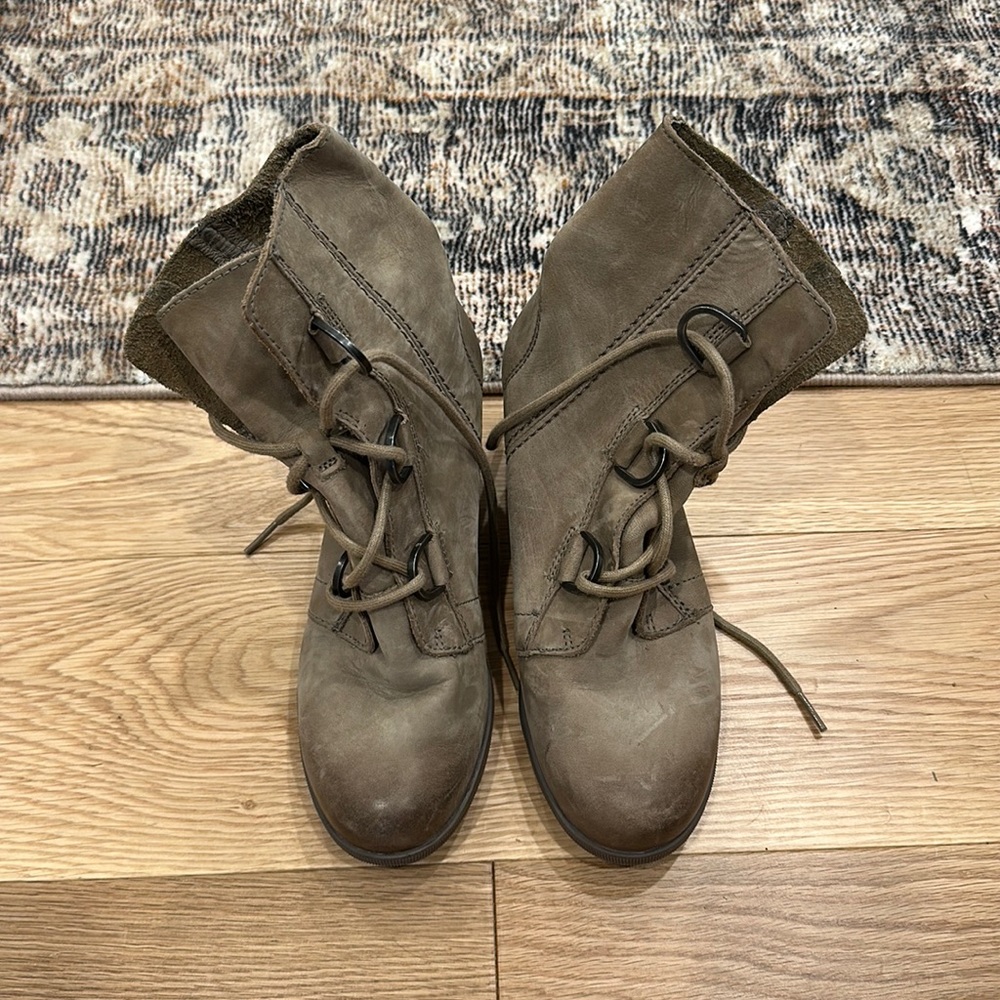Sorel Joan of Arctic Mid Lace Up Wedge Dark Fog Kettle Grey Tan 6 - Gently worn
